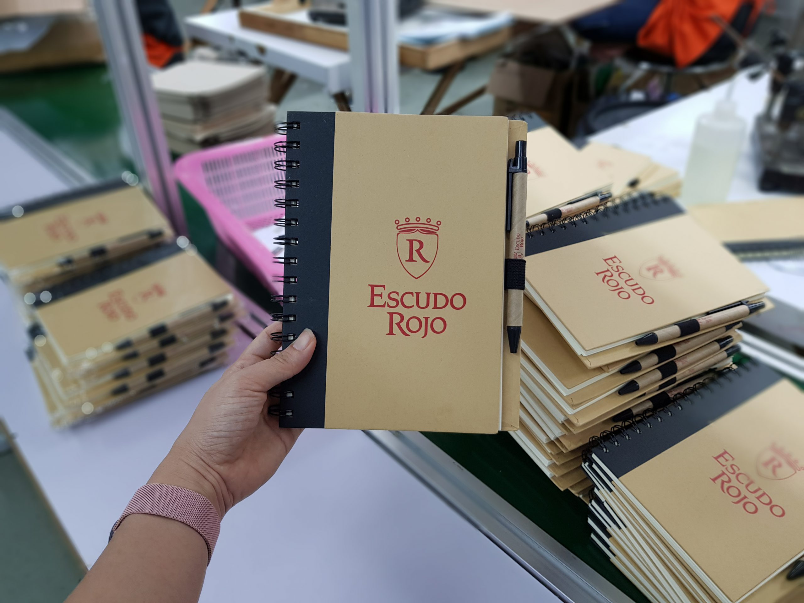 ผลงาน สมุดโน๊ต Escudo Rojo