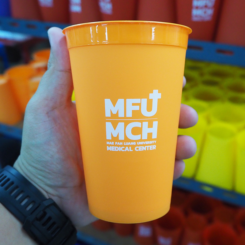 ผลงานแก้วน้ำ สกรีนโลโก้ MFU MCH