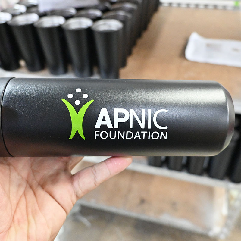 ผลงานกระบอกน้ำ สกรีนโลโก้ APNIC FOUNDATION