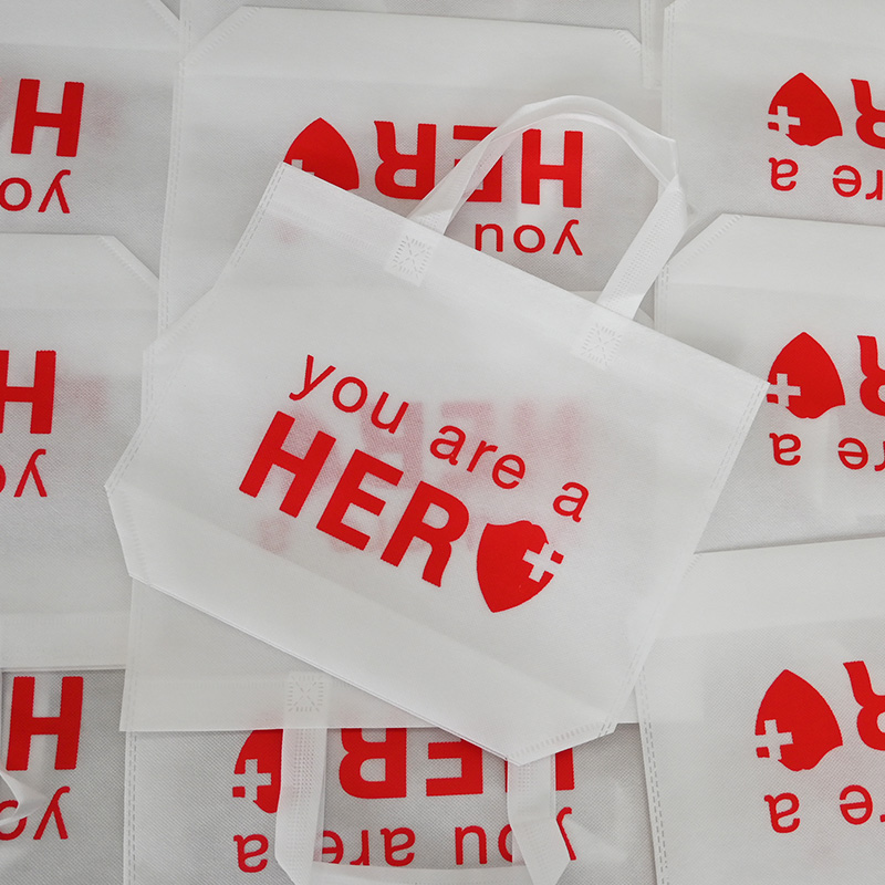 ผลงานถุงผ้าสปันบอนด์ สกรีนโลโก้ you are a her