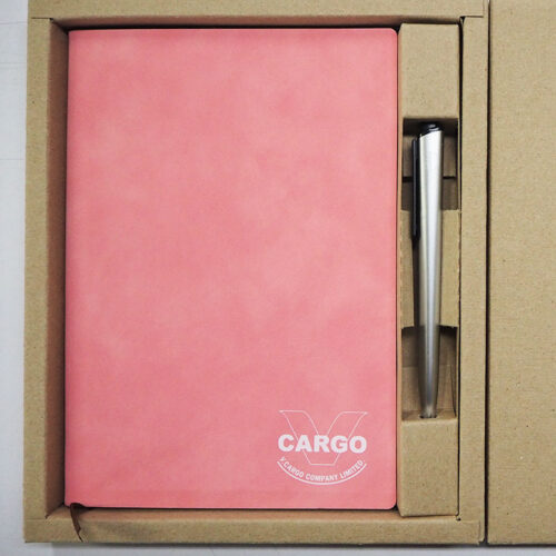 ผลงาน Gift Set สมุดโน้ต+ปาก สกรีนโลโก้ V CARGO