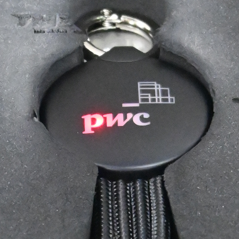 ผลงานสายชาร์จ USB สกรีนโลโก้ pwe