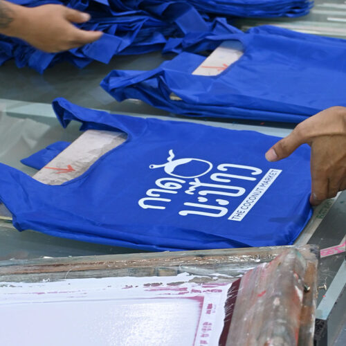 ผลงานถุงผ้า สกรีนโลโก้ THE COCONUT MARKET