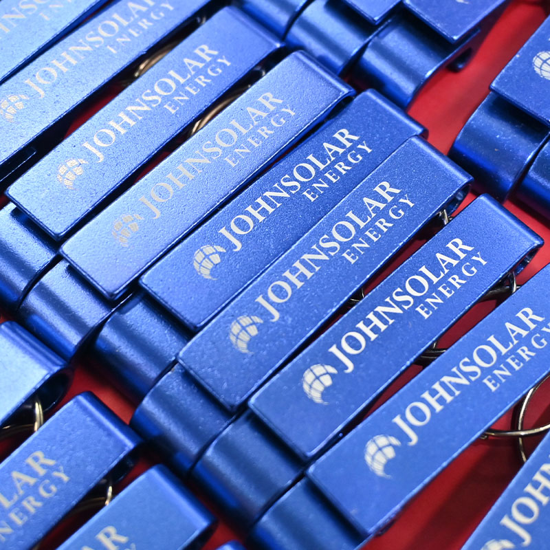 ผลงานที่เปิดขวดพวงกุญแจ สกรีนโลโก้ JOHNSOLAR ENERGY