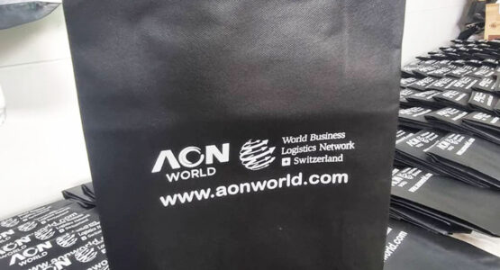 ถุงผ้า-สกรีนโลโก้-www.aonworld.com-1