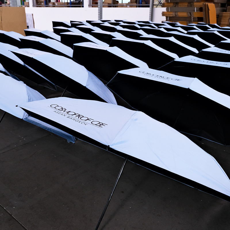 ร่ม-สกรีนโลโก้-COSMOPROF-OBE