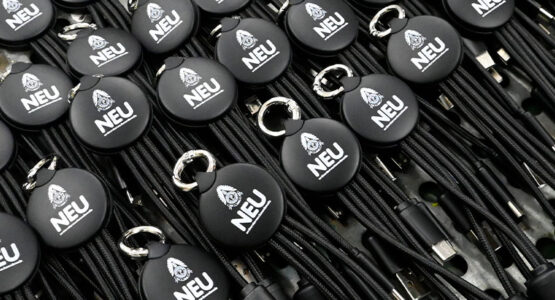 สายชาร์จ-สกรีนโลโก้-NEU-1