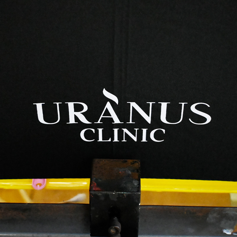ร่มสกรีนโลโก้-URANUS-CLINiC