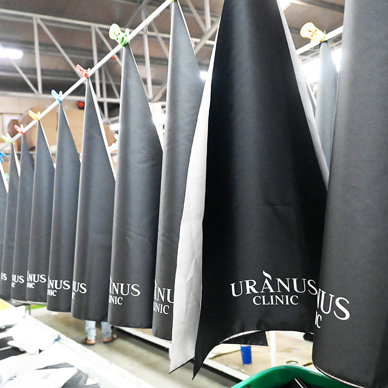 ร่มสกรีนโลโก้-URANUS-CLINiC